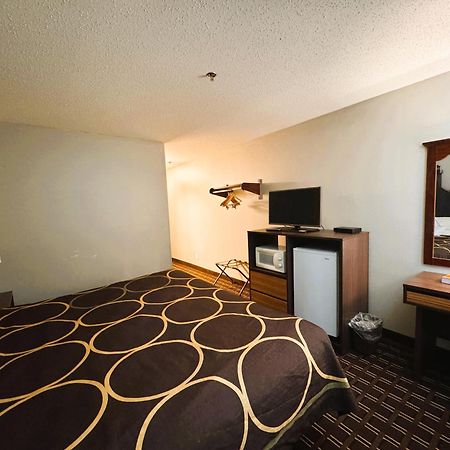 Super 8 By Wyndham Reedsburg Hotel Luaran gambar