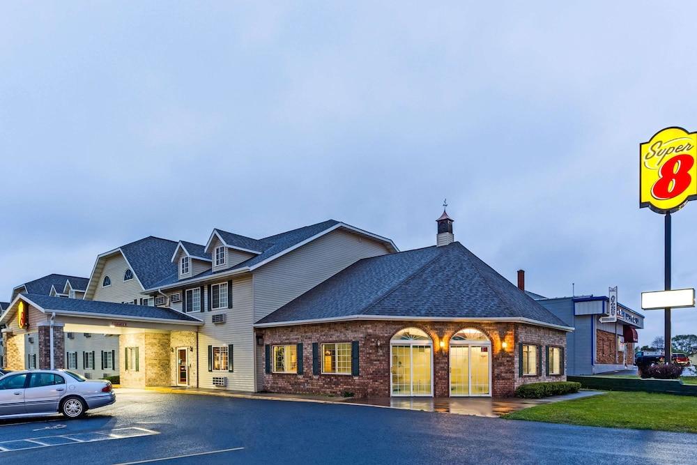 Super 8 By Wyndham Reedsburg Hotel Luaran gambar