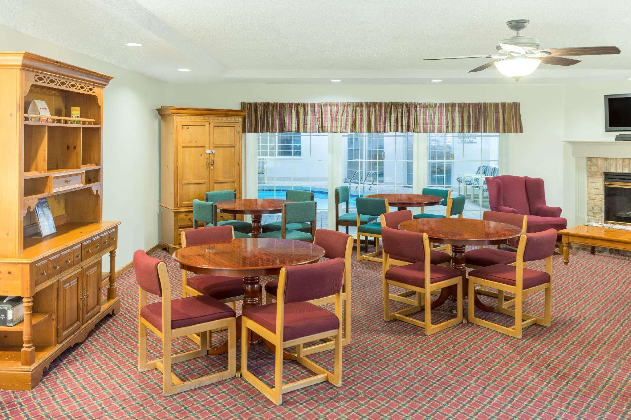 Super 8 By Wyndham Reedsburg Hotel Luaran gambar