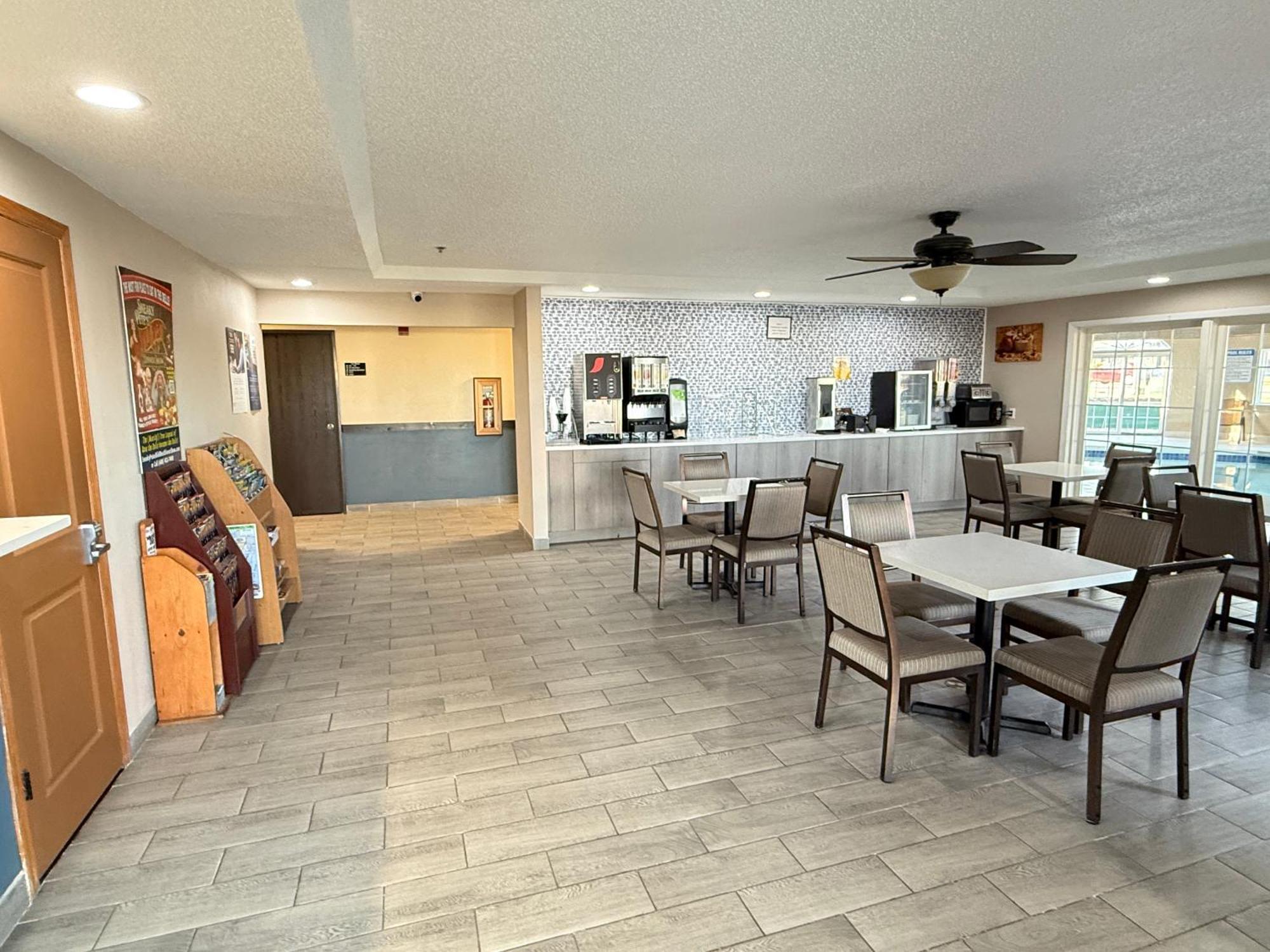Super 8 By Wyndham Reedsburg Hotel Luaran gambar
