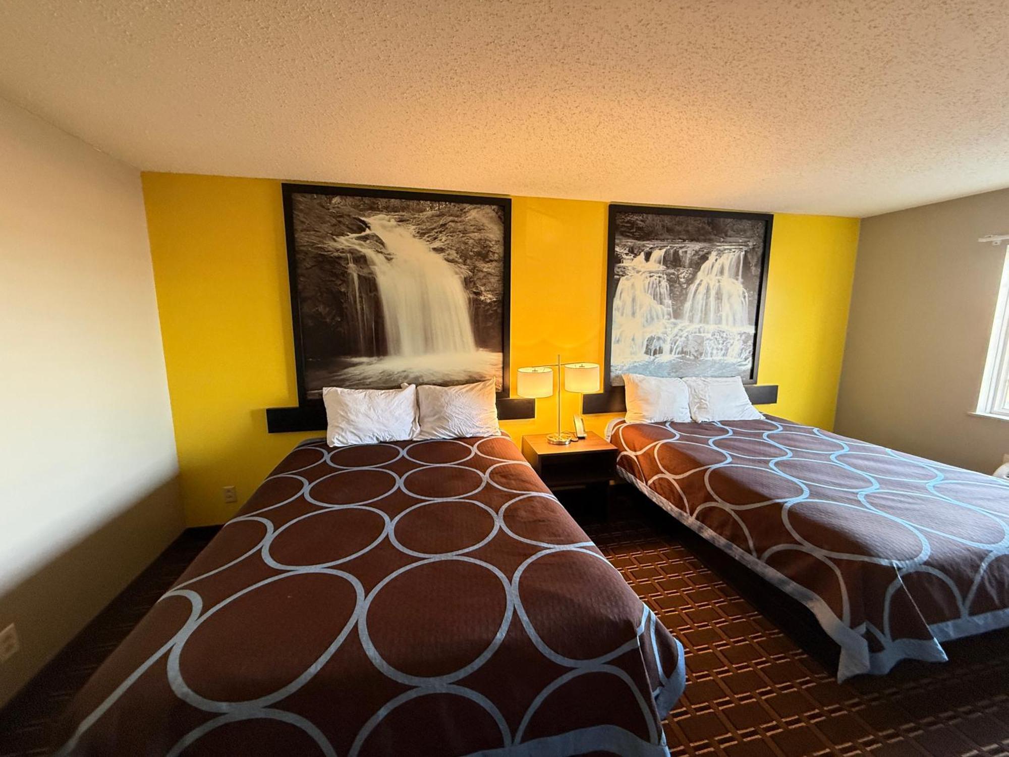 Super 8 By Wyndham Reedsburg Hotel Luaran gambar