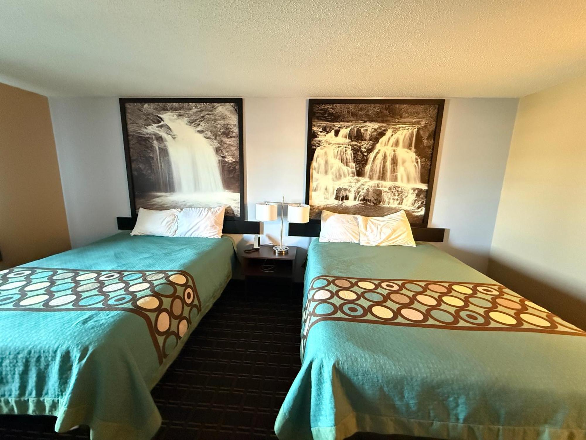 Super 8 By Wyndham Reedsburg Hotel Luaran gambar