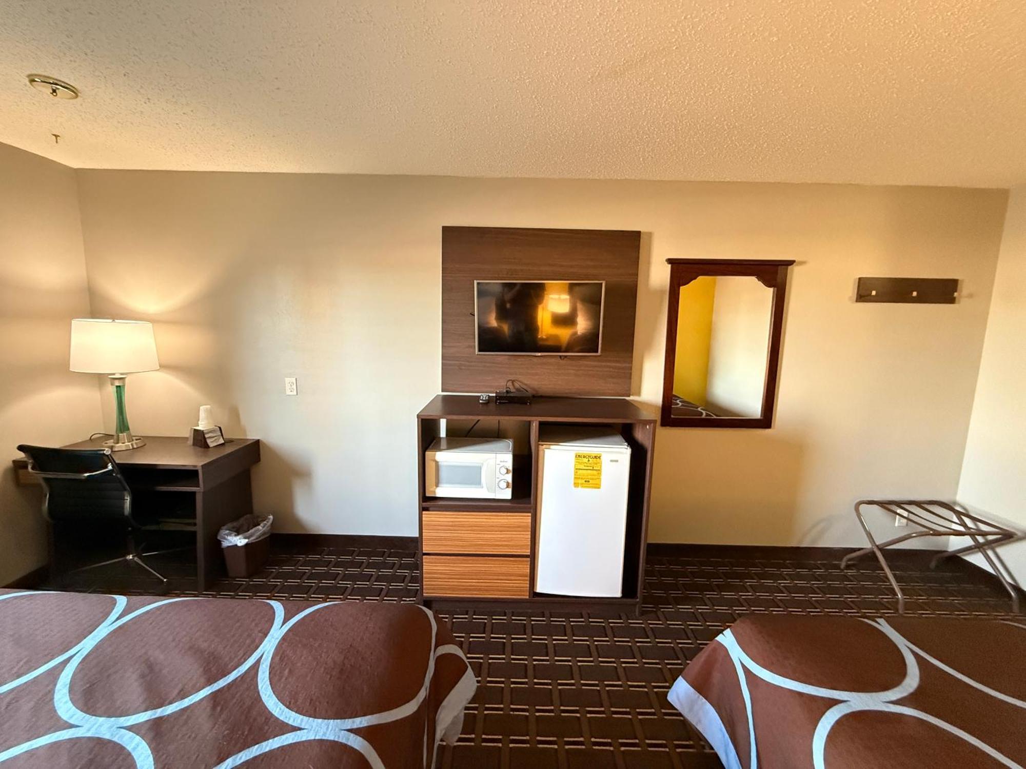 Super 8 By Wyndham Reedsburg Hotel Luaran gambar
