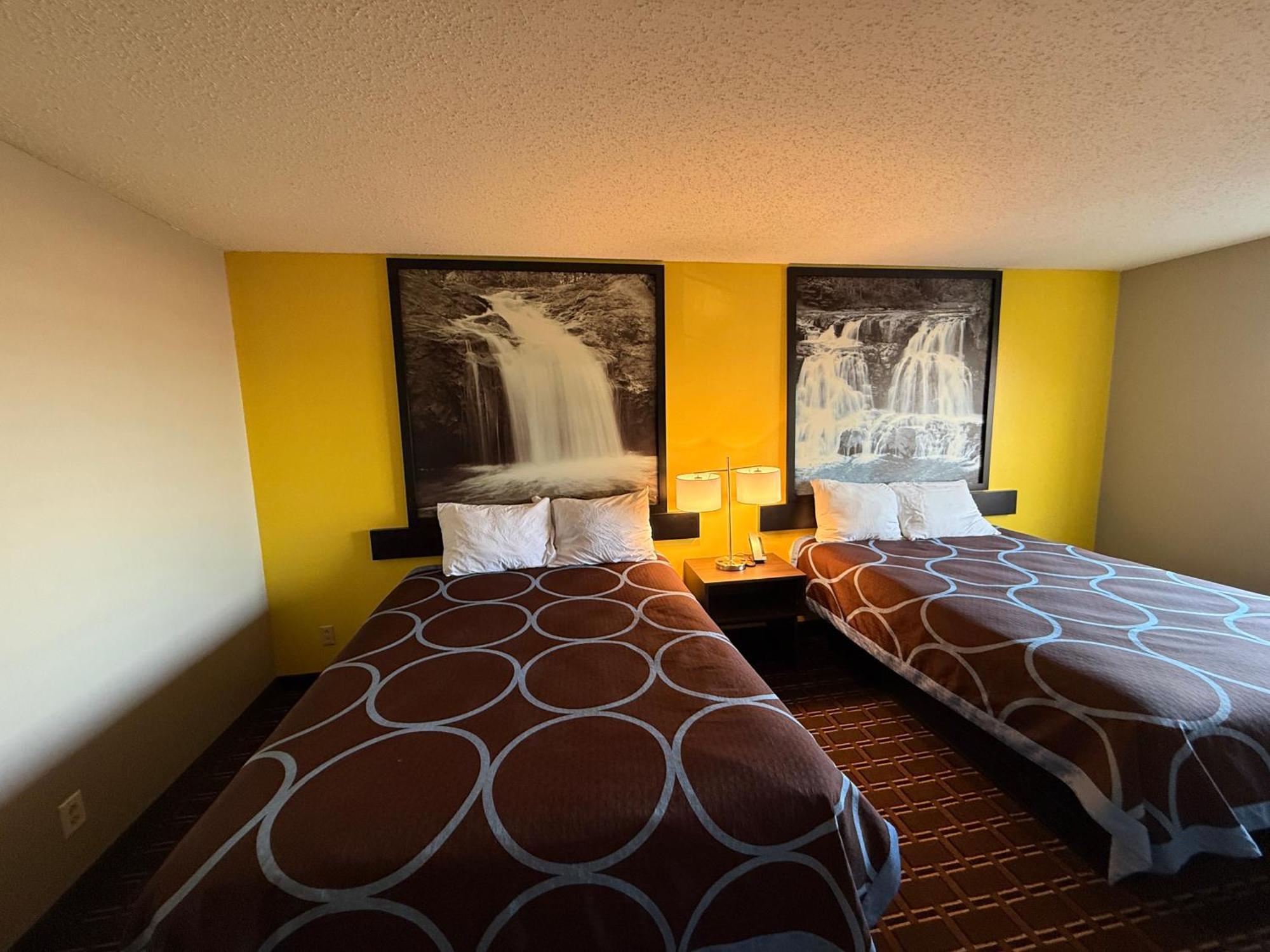 Super 8 By Wyndham Reedsburg Hotel Luaran gambar