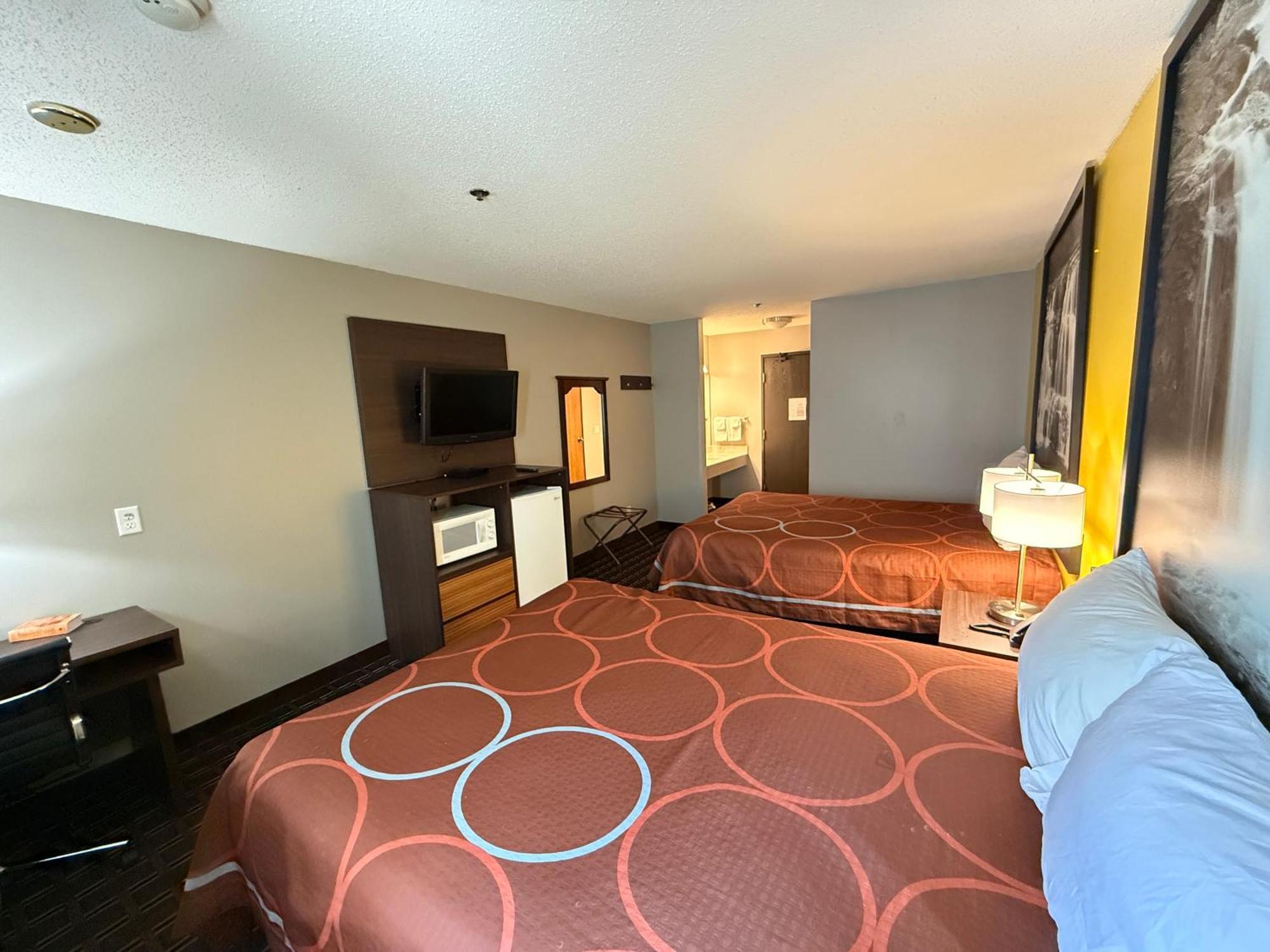 Super 8 By Wyndham Reedsburg Hotel Luaran gambar